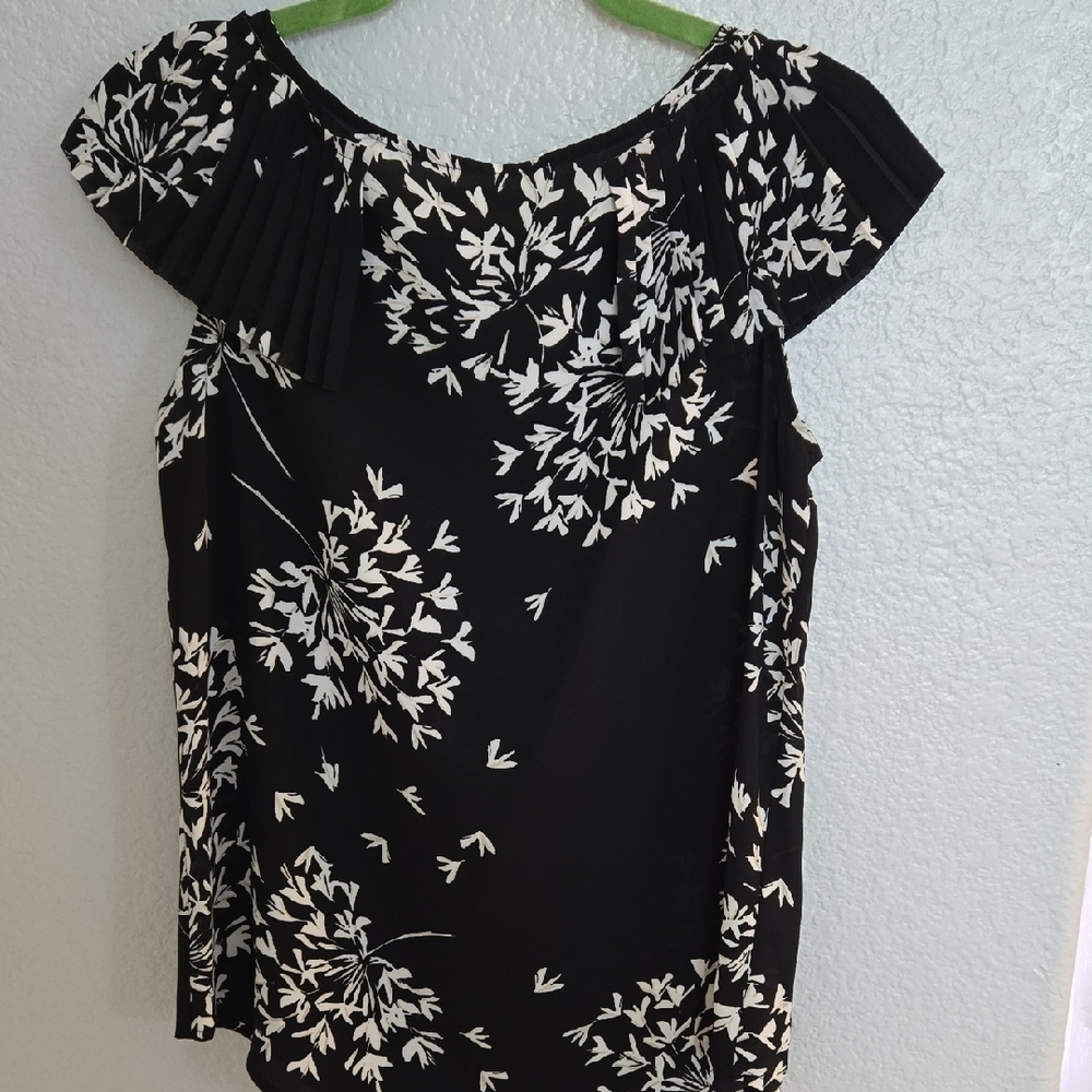 Black and White Floral Women's Top